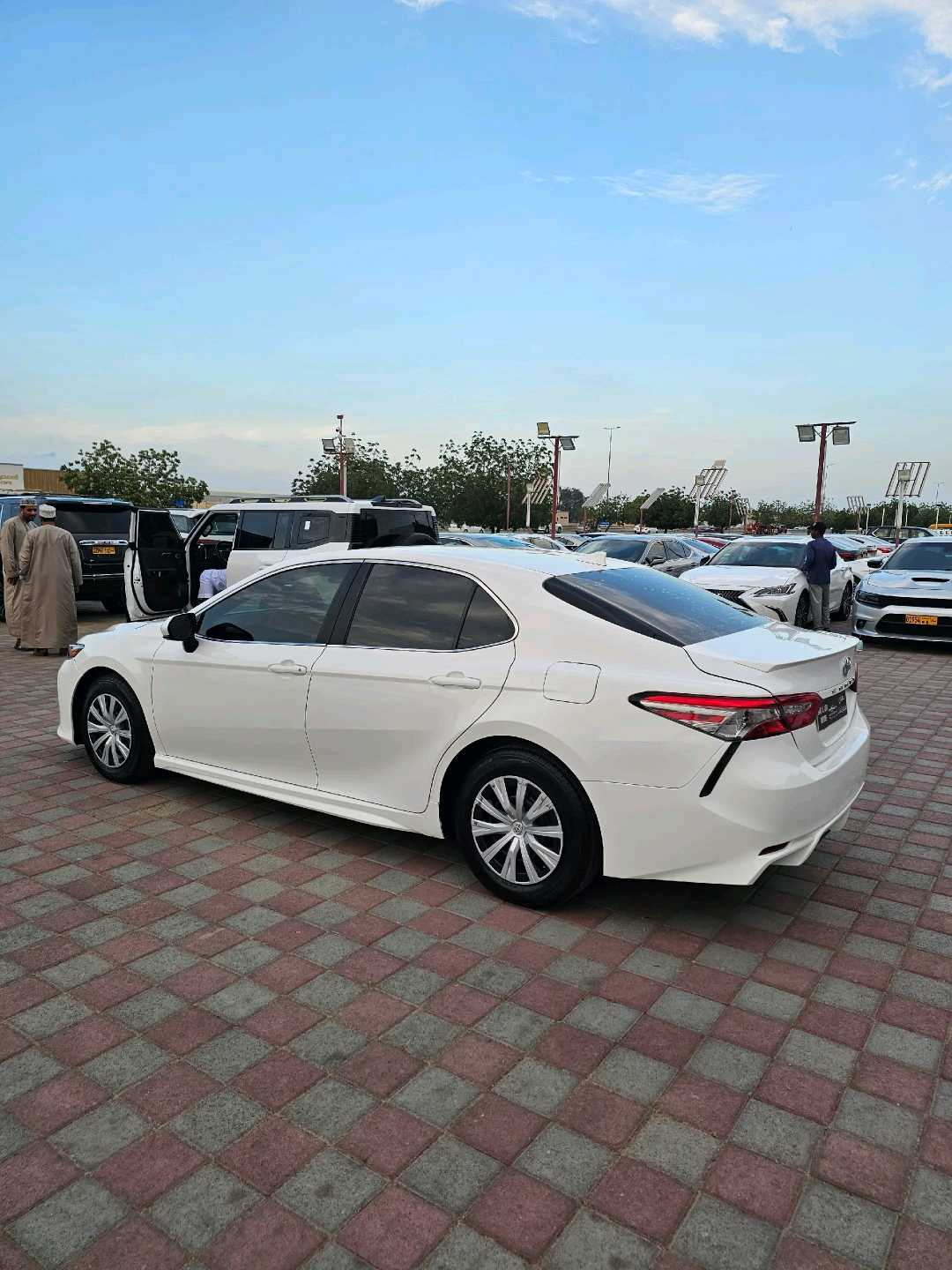 Car Image 2019 TOYOTA CAMRY LE