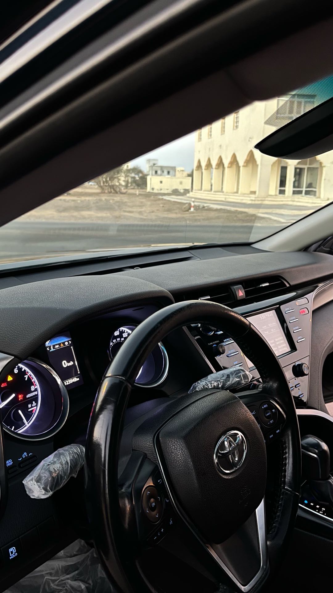 Car Image 2019 TOYOTA CAMRY SE