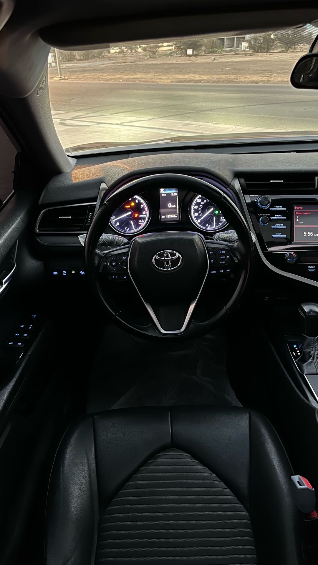 Car Image 2019 TOYOTA CAMRY SE
