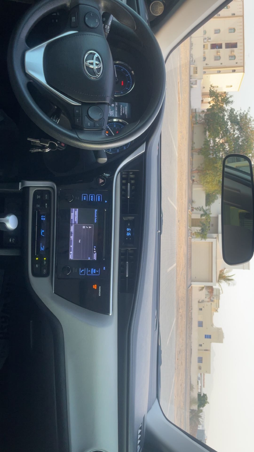 Car Image 2017 TOYOTA COROLLA LE