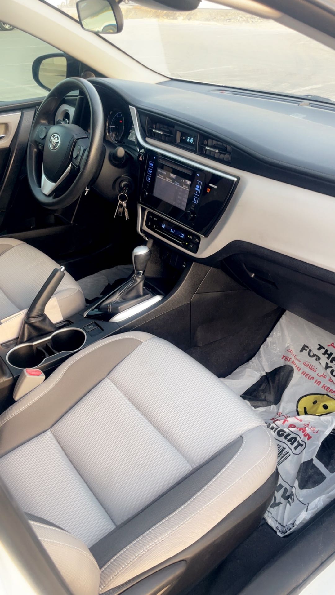 Car Image 2017 TOYOTA COROLLA LE