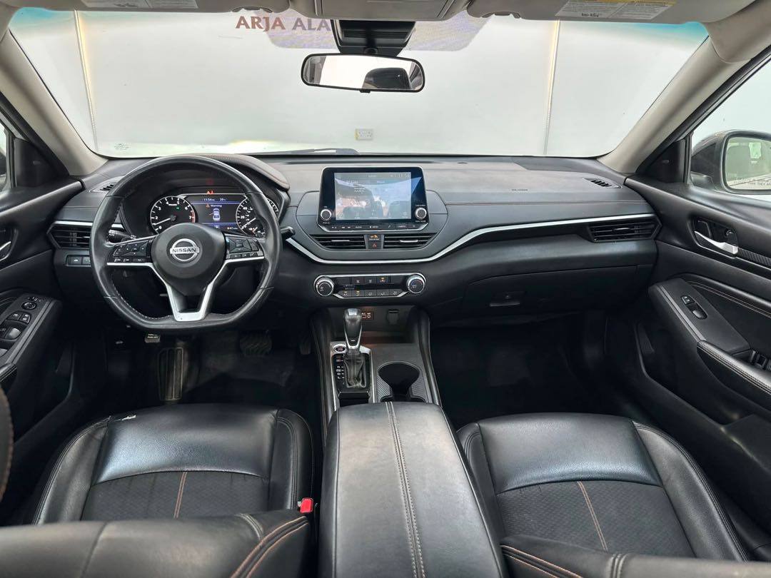 Car Image 2021 NISSAN ALTIMA SR