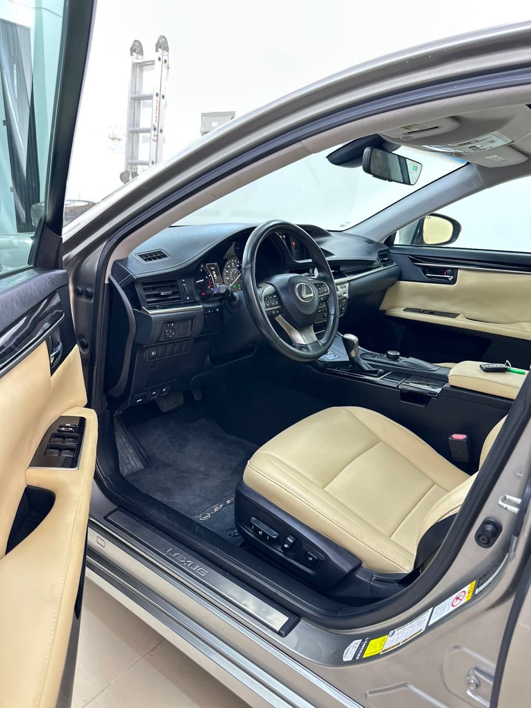 Car Image 2017 LEXUS ES 350