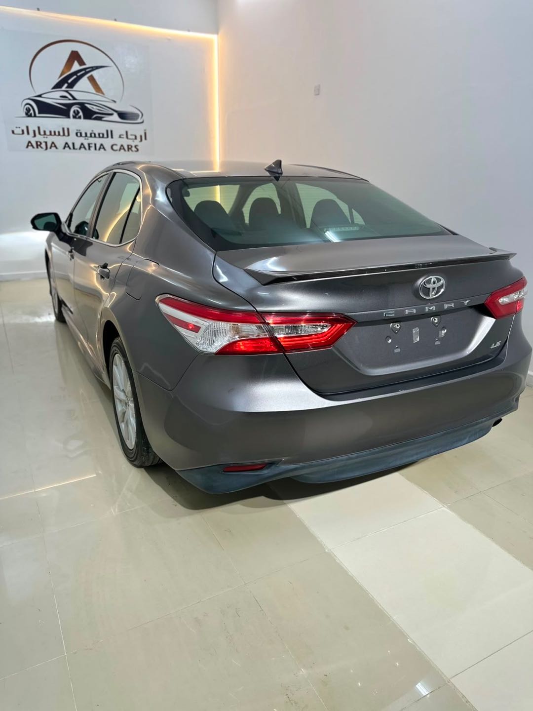 Car Image 2019 TOYOTA CAMRY LE