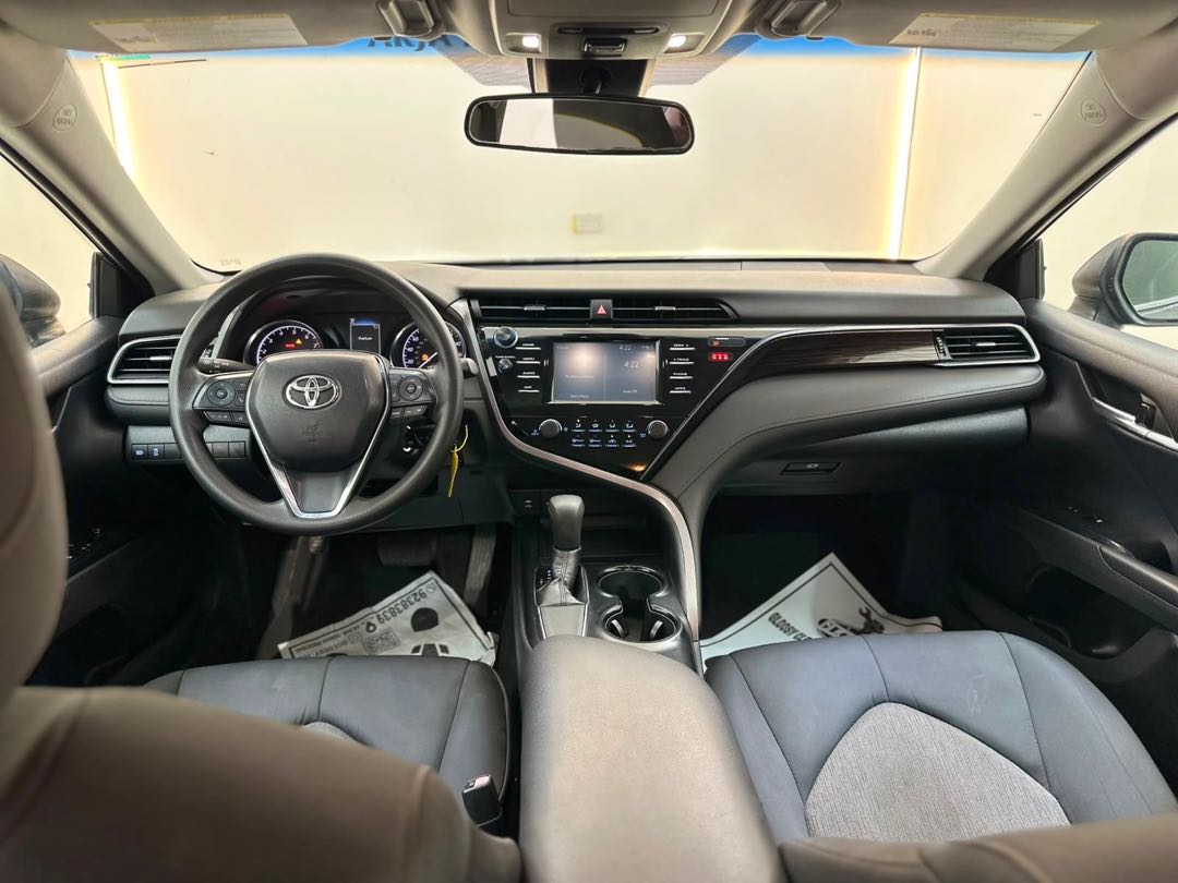 Car Image 2019 TOYOTA CAMRY LE