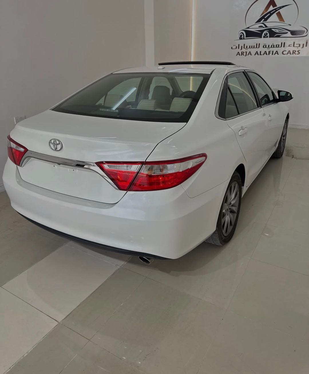 Car Image 2017 TOYOTA CAMRY XLE