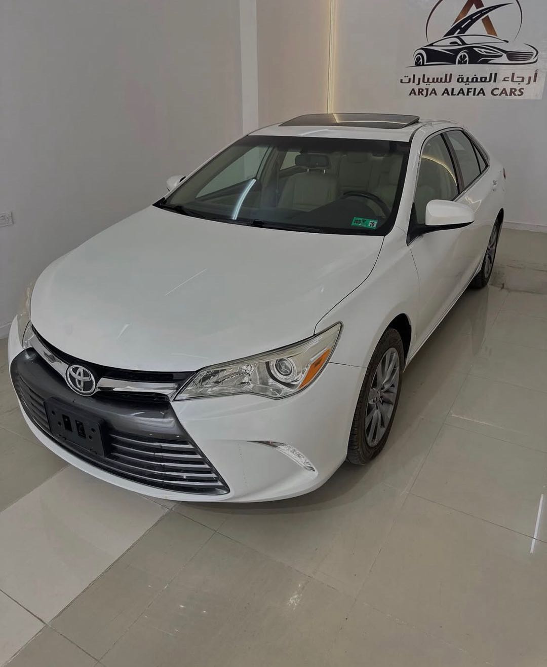 Car Image 2017 TOYOTA CAMRY XLE