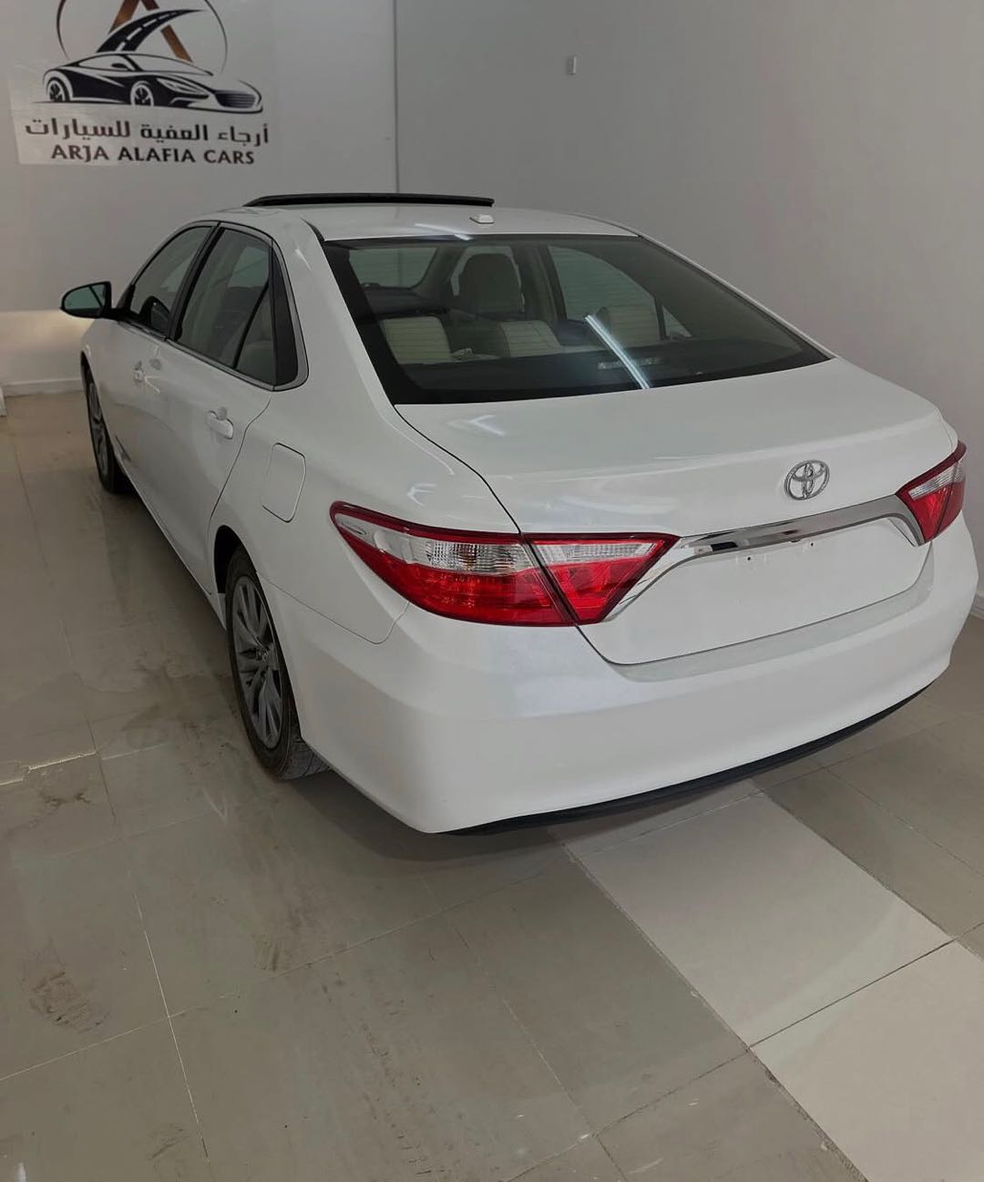 Car Image 2017 TOYOTA CAMRY XLE
