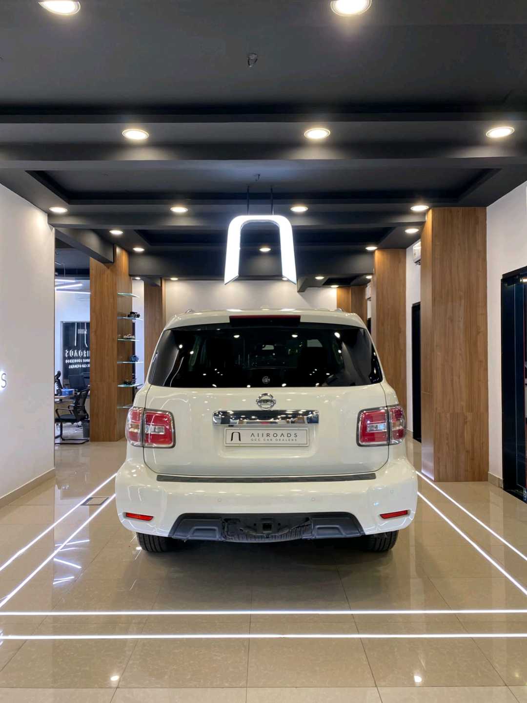Car Image 2017 NISSAN ARMADA 