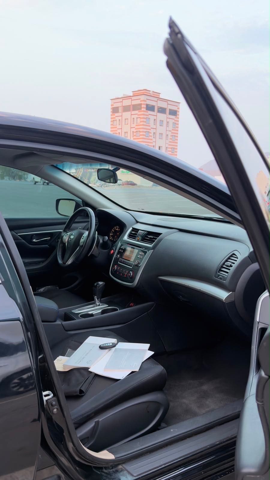 Car Image 2017 NISSAN ALTIMA SR