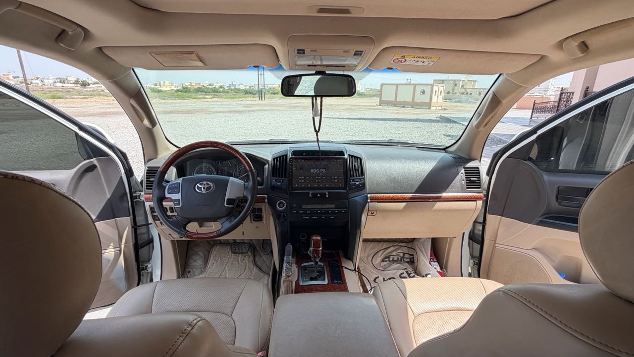 Car Image 2013 TOYOTA LAND CRUISER VX.R