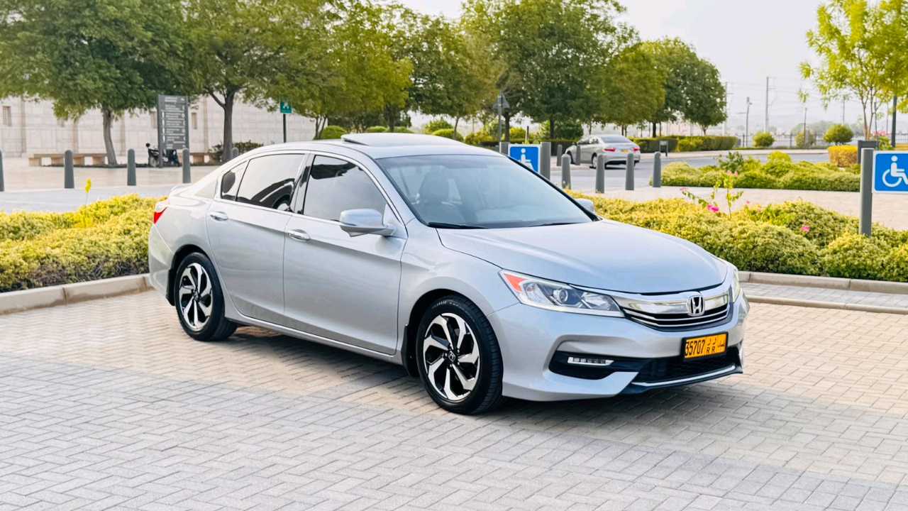 Car Image 2017 HONDA ACCORD EXL