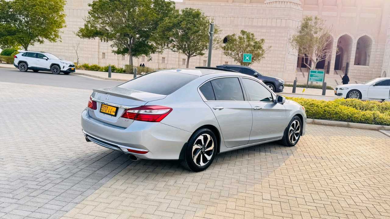 Car Image 2017 HONDA ACCORD EXL