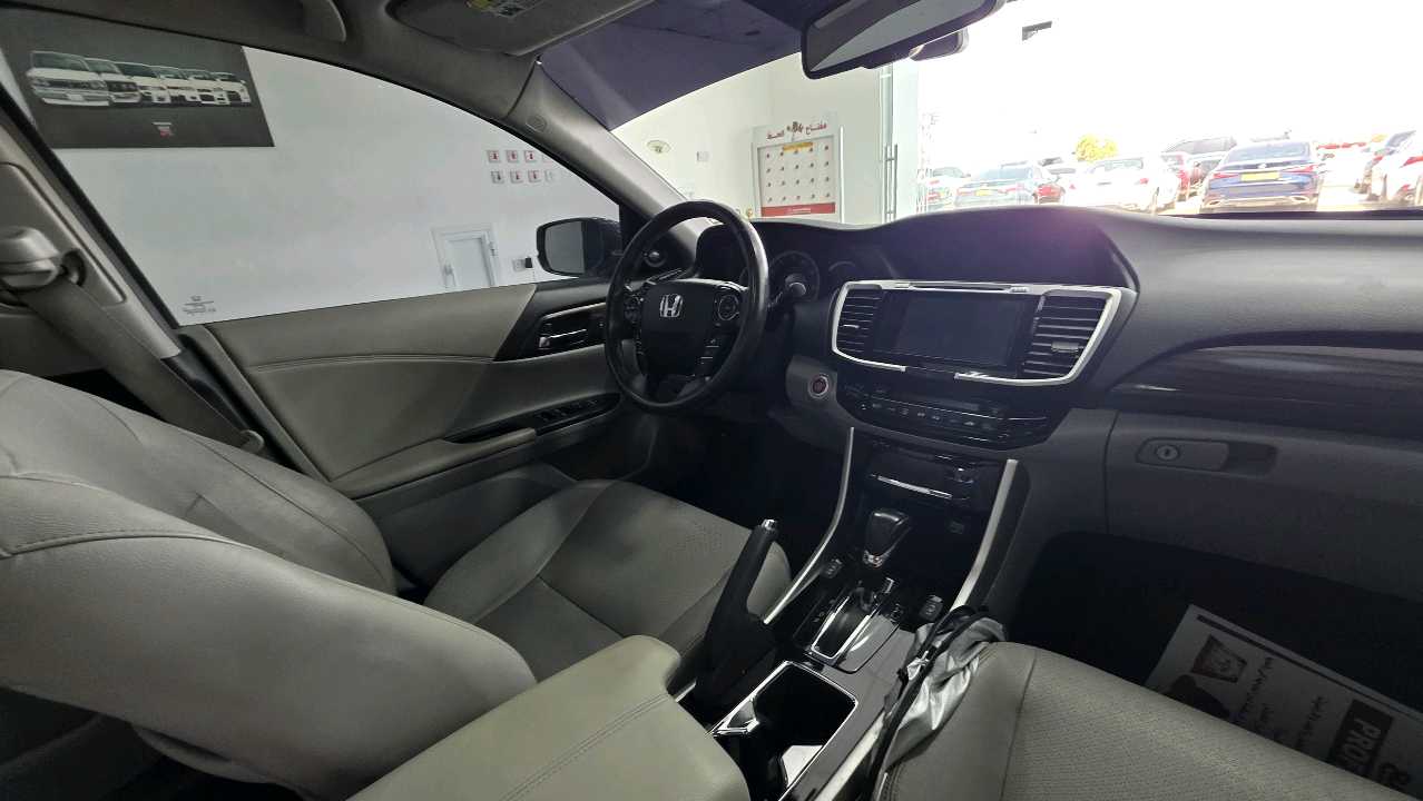 Car Image 2017 HONDA ACCORD TOURING