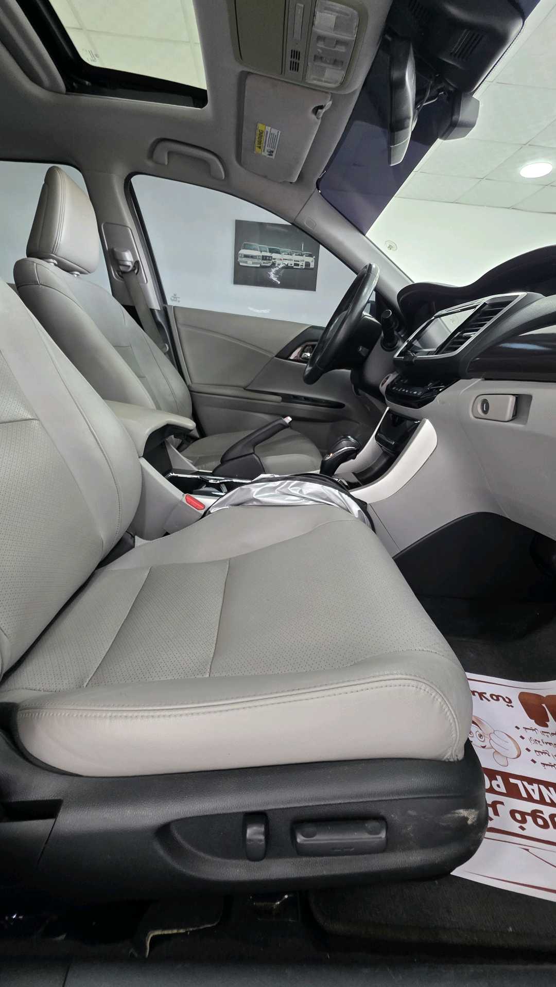 Car Image 2017 HONDA ACCORD TOURING