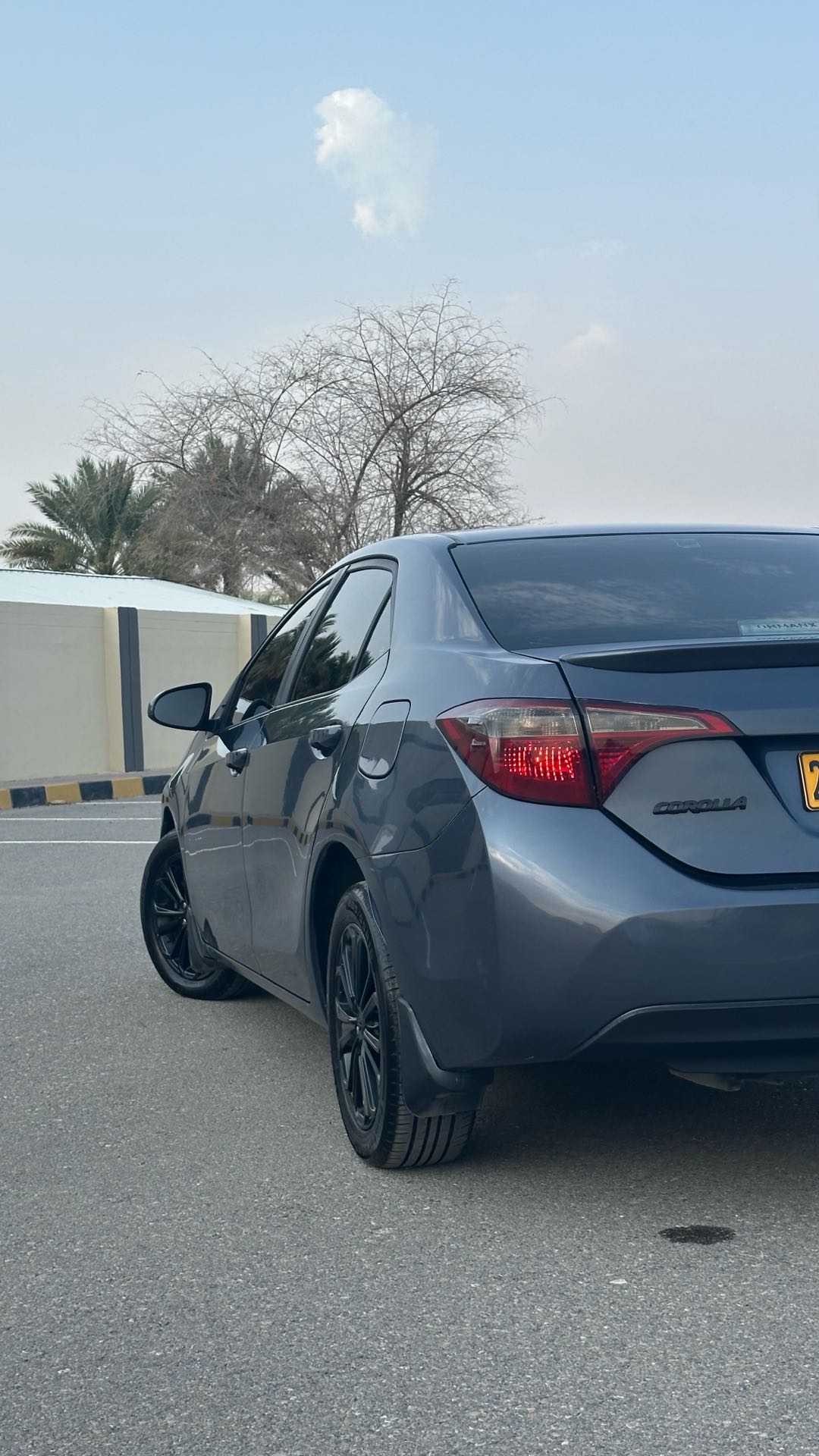 Car Image 2015 TOYOTA COROLLA LE