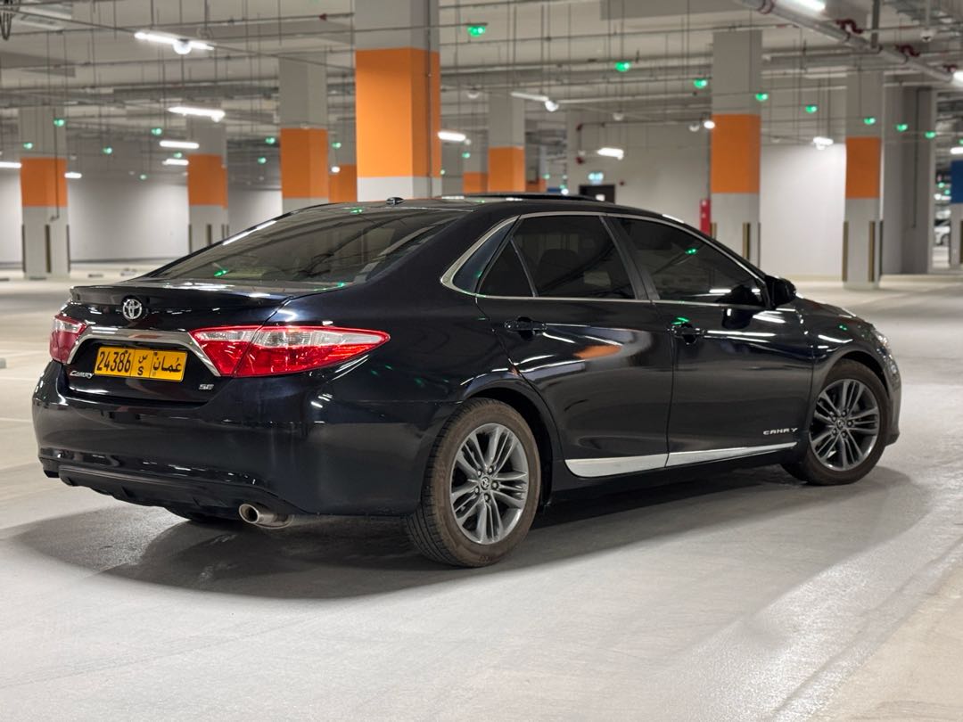 Car Image 2015 TOYOTA CAMRY SE