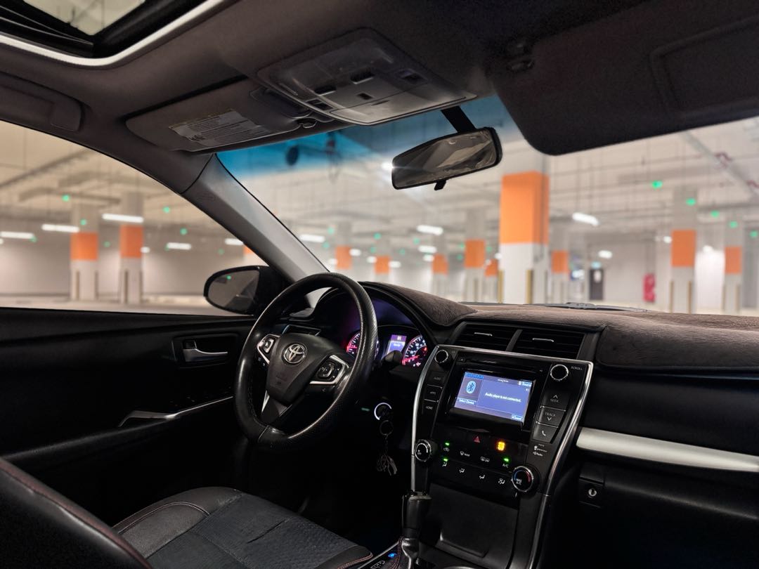 Car Image 2015 TOYOTA CAMRY SE
