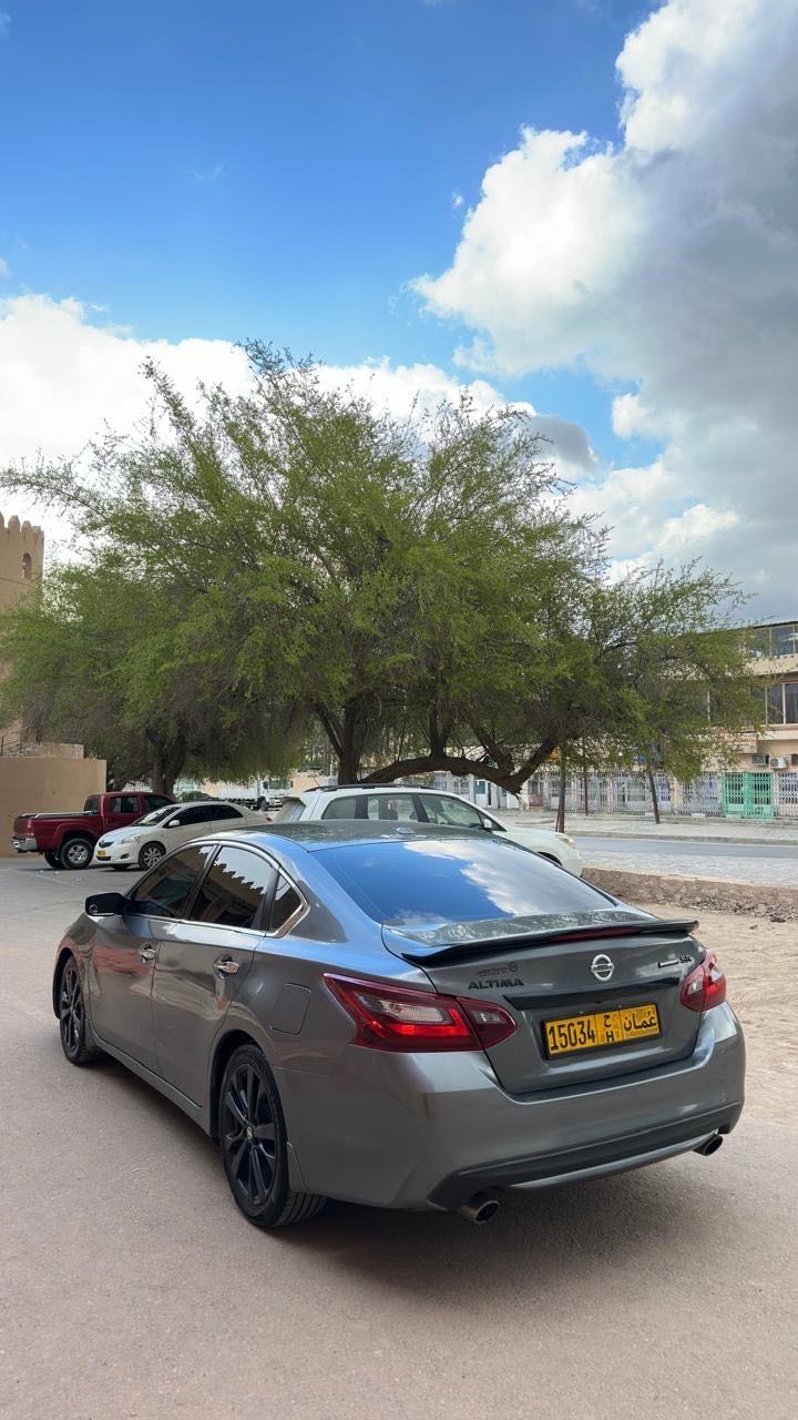 Car Image 2018 NISSAN ALTIMA SR