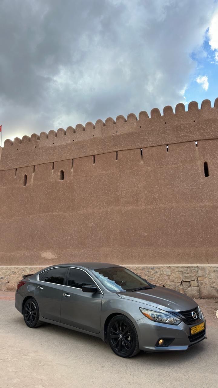 Car Image 2018 NISSAN ALTIMA SR