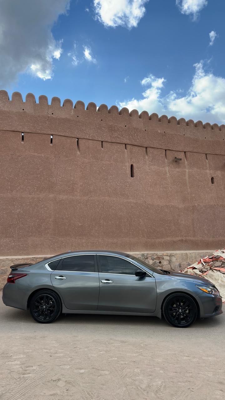 Car Image 2018 NISSAN ALTIMA SR