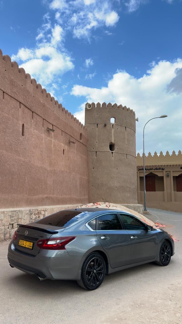 Car Image 2018 NISSAN ALTIMA SR
