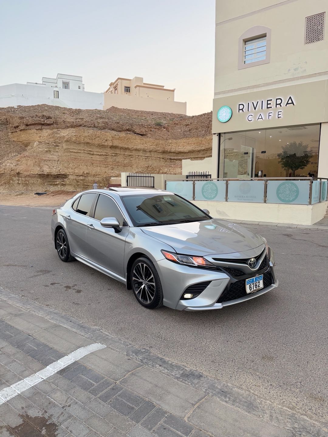 Car Image 2018 TOYOTA CAMRY SE