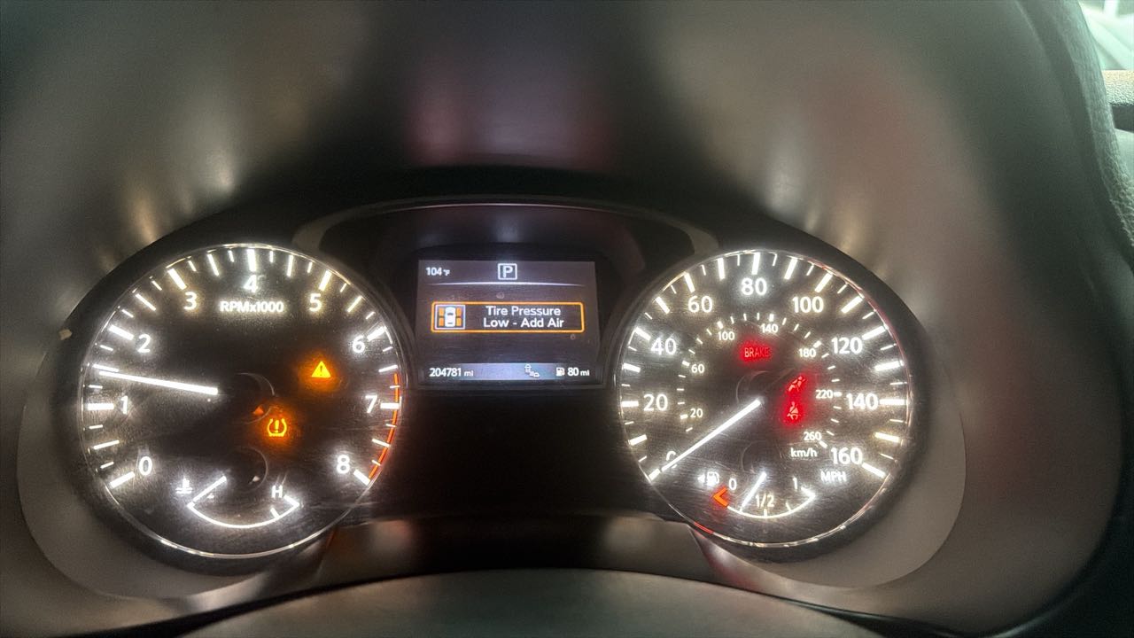 Car Image 2017 NISSAN ALTIMA SV