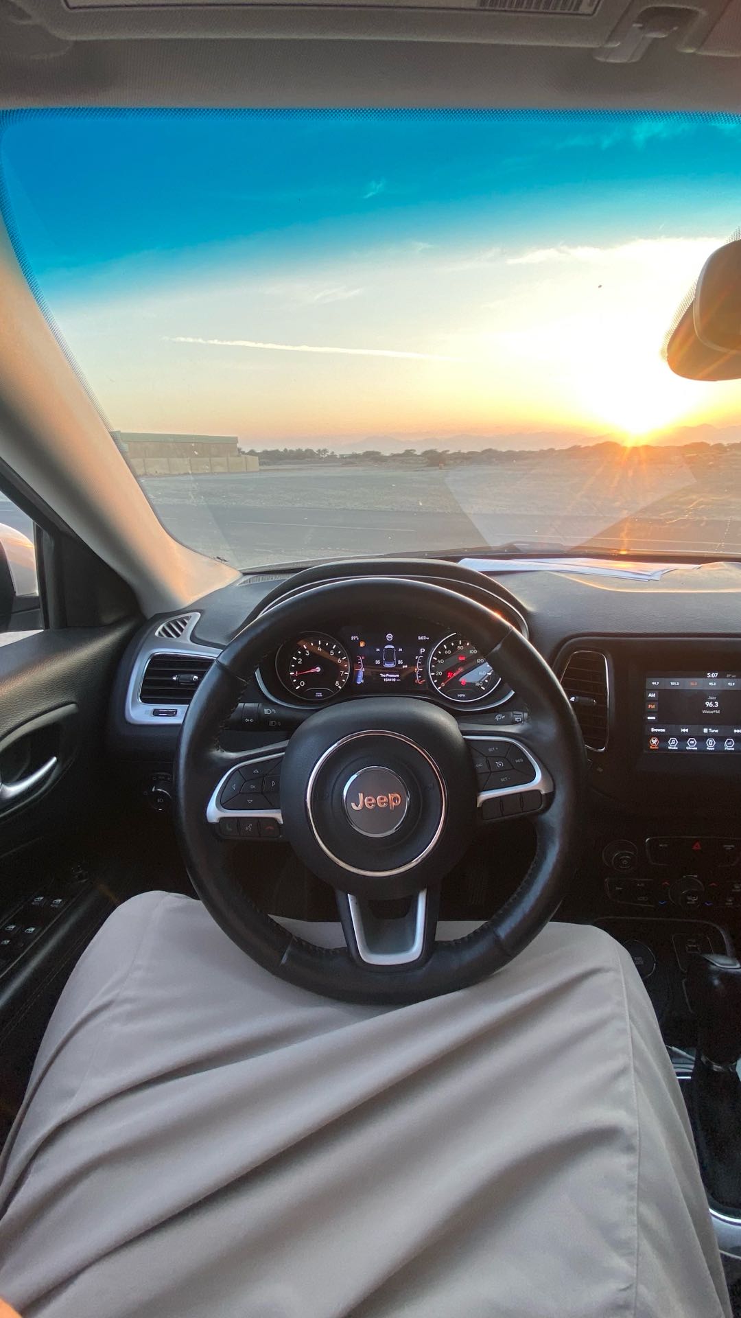 Car Image 2018 JEEP COMPASS 