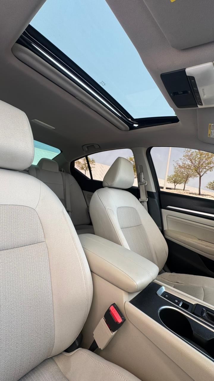 Car Image 2019 NISSAN ALTIMA SV