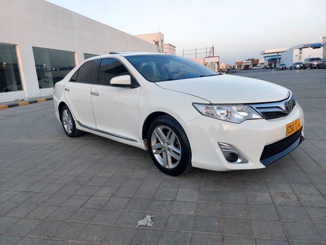 Car Image 2015 TOYOTA CAMRY GLE