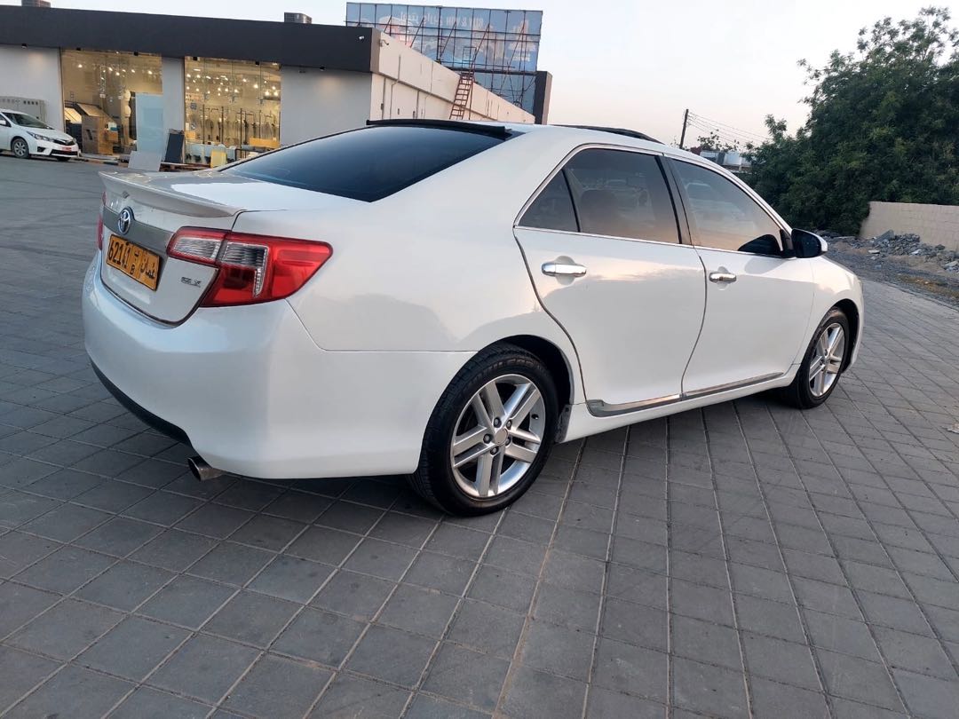 Car Image 2015 TOYOTA CAMRY GLE