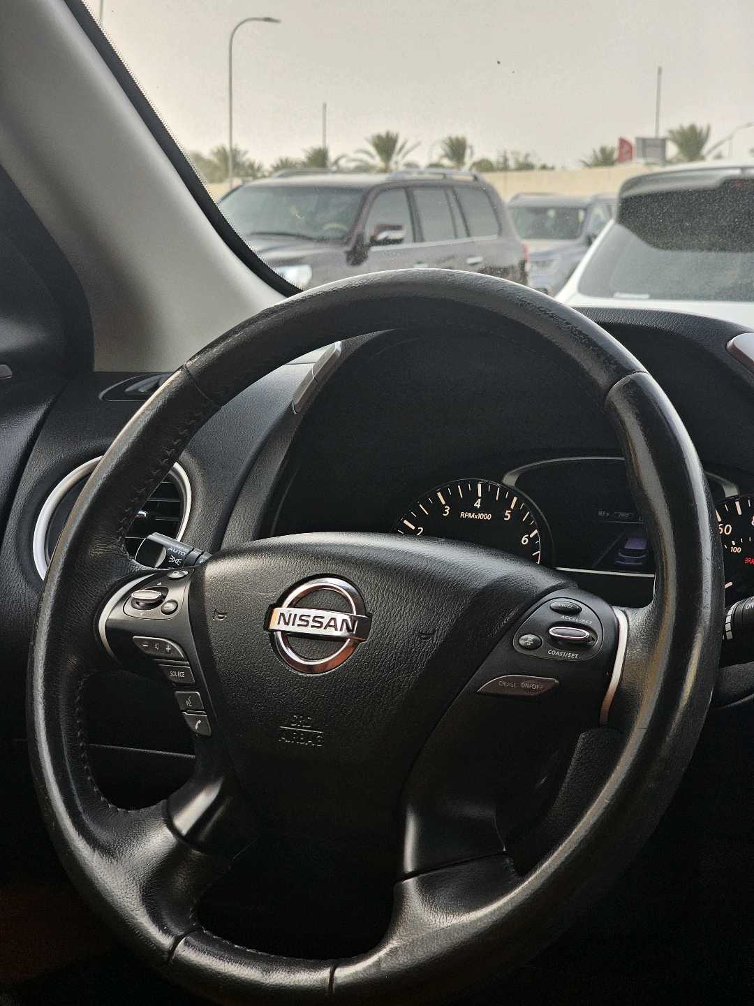 Car Image 2018 NISSAN PATHFINDER SV