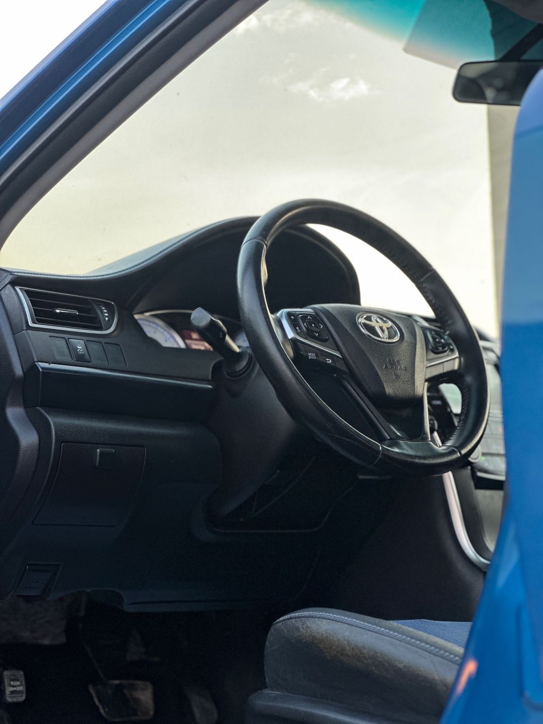 Car Image 2016 TOYOTA CAMRY SE