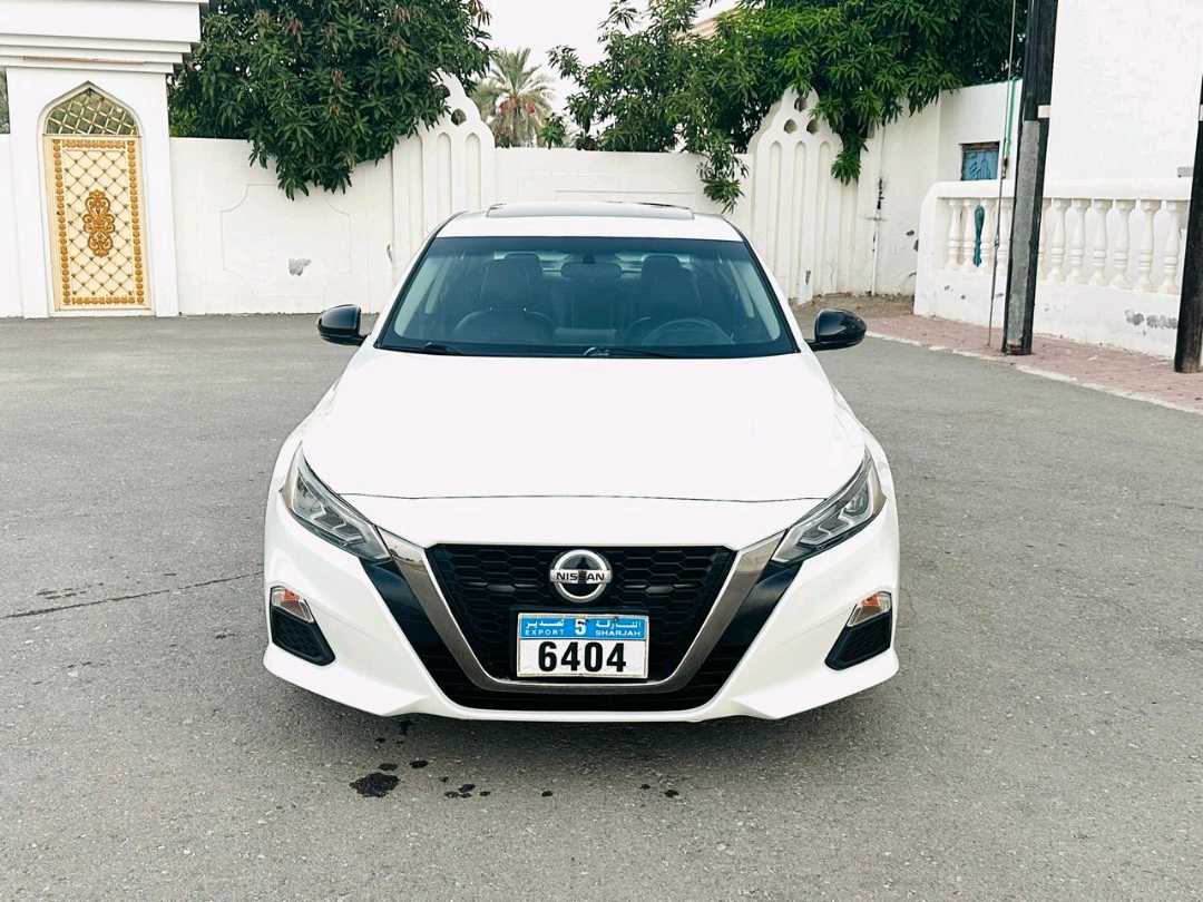 Car Image 2019 NISSAN ALTIMA SR