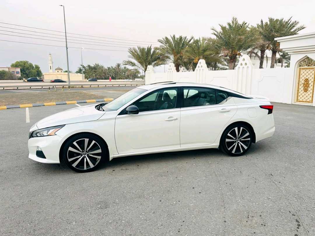 Car Image 2019 NISSAN ALTIMA SR