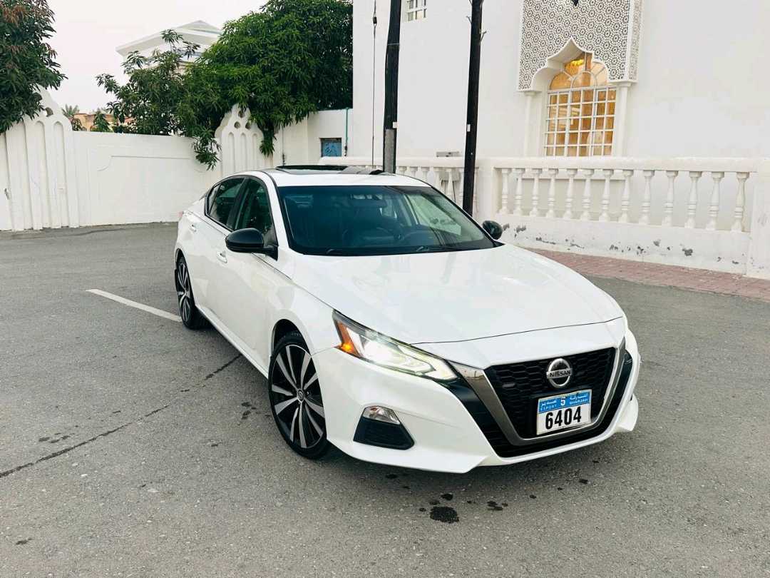 Car Image 2019 NISSAN ALTIMA SR