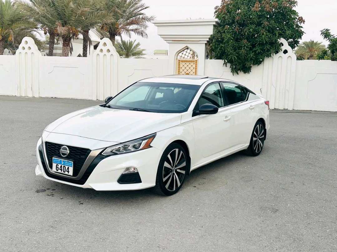 Car Image 2019 NISSAN ALTIMA SR