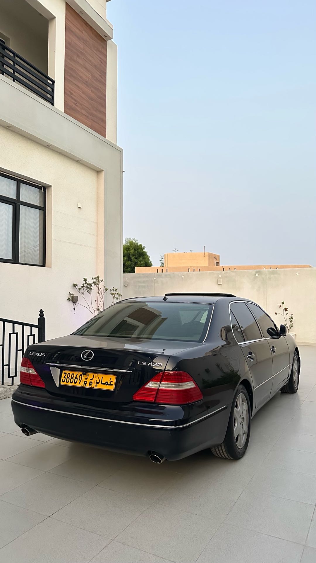 Car Image 2004 LEXUS LS 430