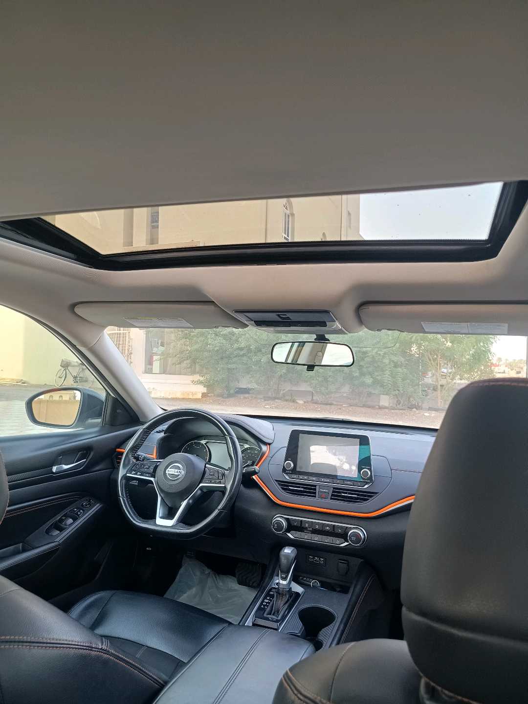 Car Image 2019 NISSAN ALTIMA SR