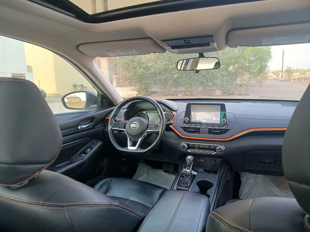 Car Image 2019 NISSAN ALTIMA SR