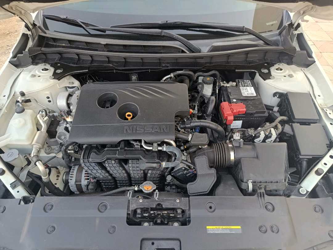 Car Image 2019 NISSAN ALTIMA SR
