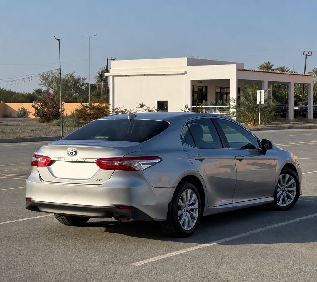 Car Image 2018 TOYOTA CAMRY LE