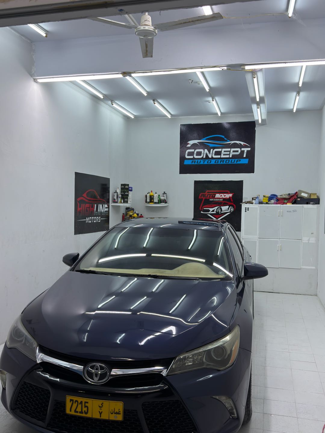 Car Image 2017 TOYOTA CAMRY LE