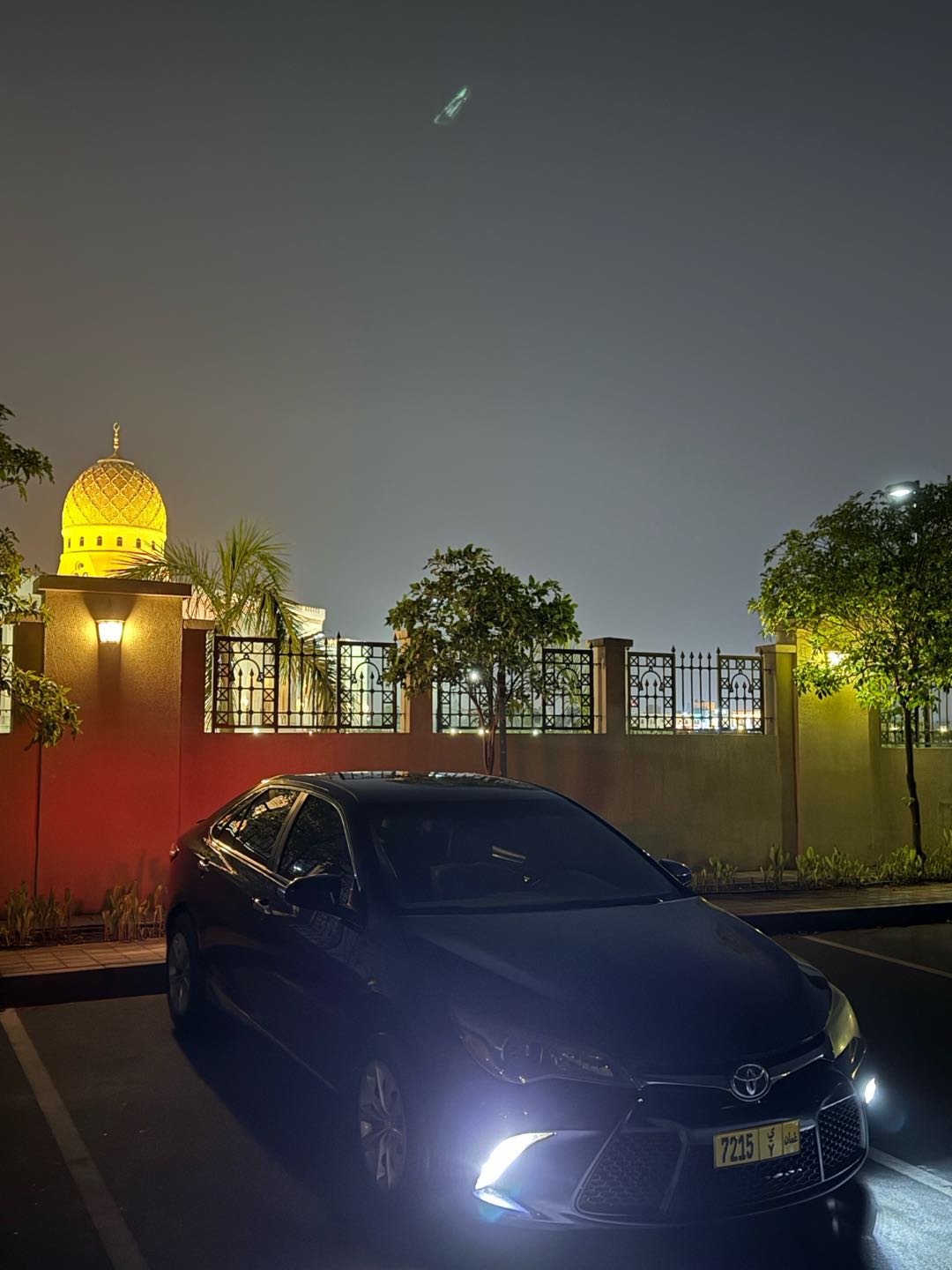 Car Image 2017 TOYOTA CAMRY LE