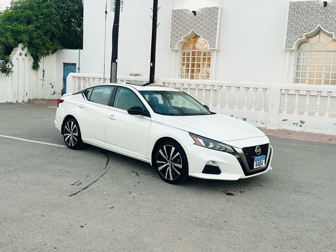 Car Image 2019 NISSAN ALTIMA SR