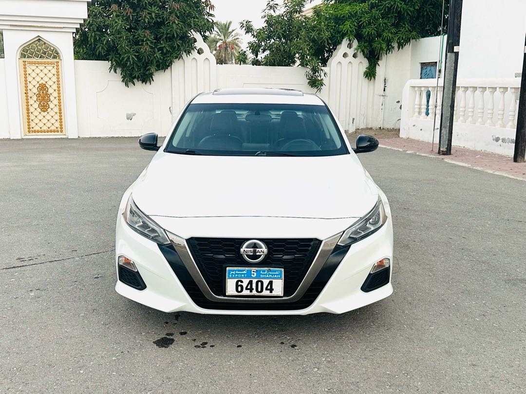 Car Image 2019 NISSAN ALTIMA SR