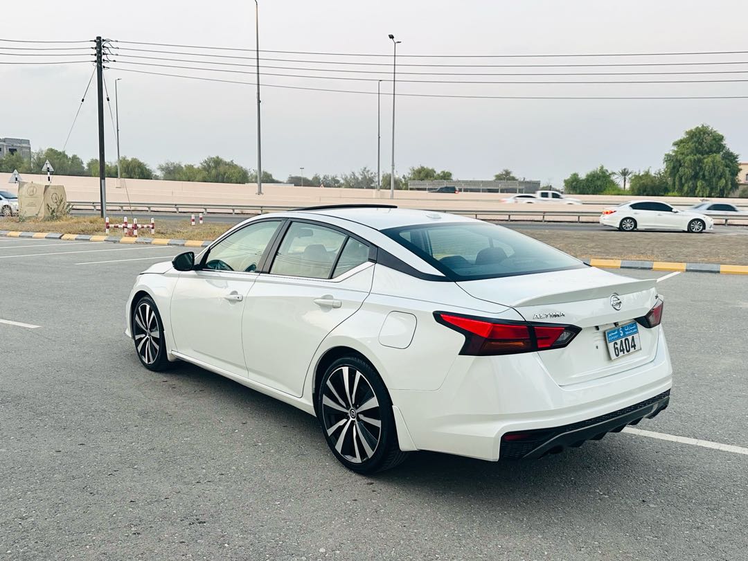 Car Image 2019 NISSAN ALTIMA SR