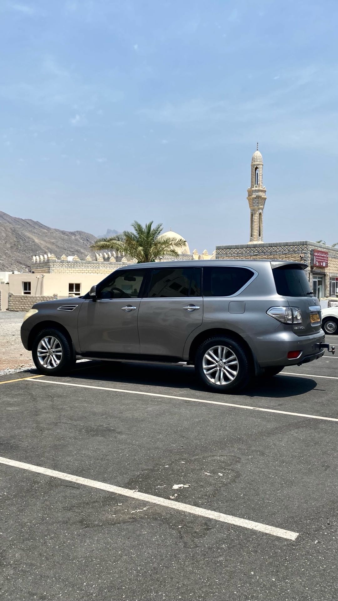 Car Image 2012 NISSAN PATROL LE