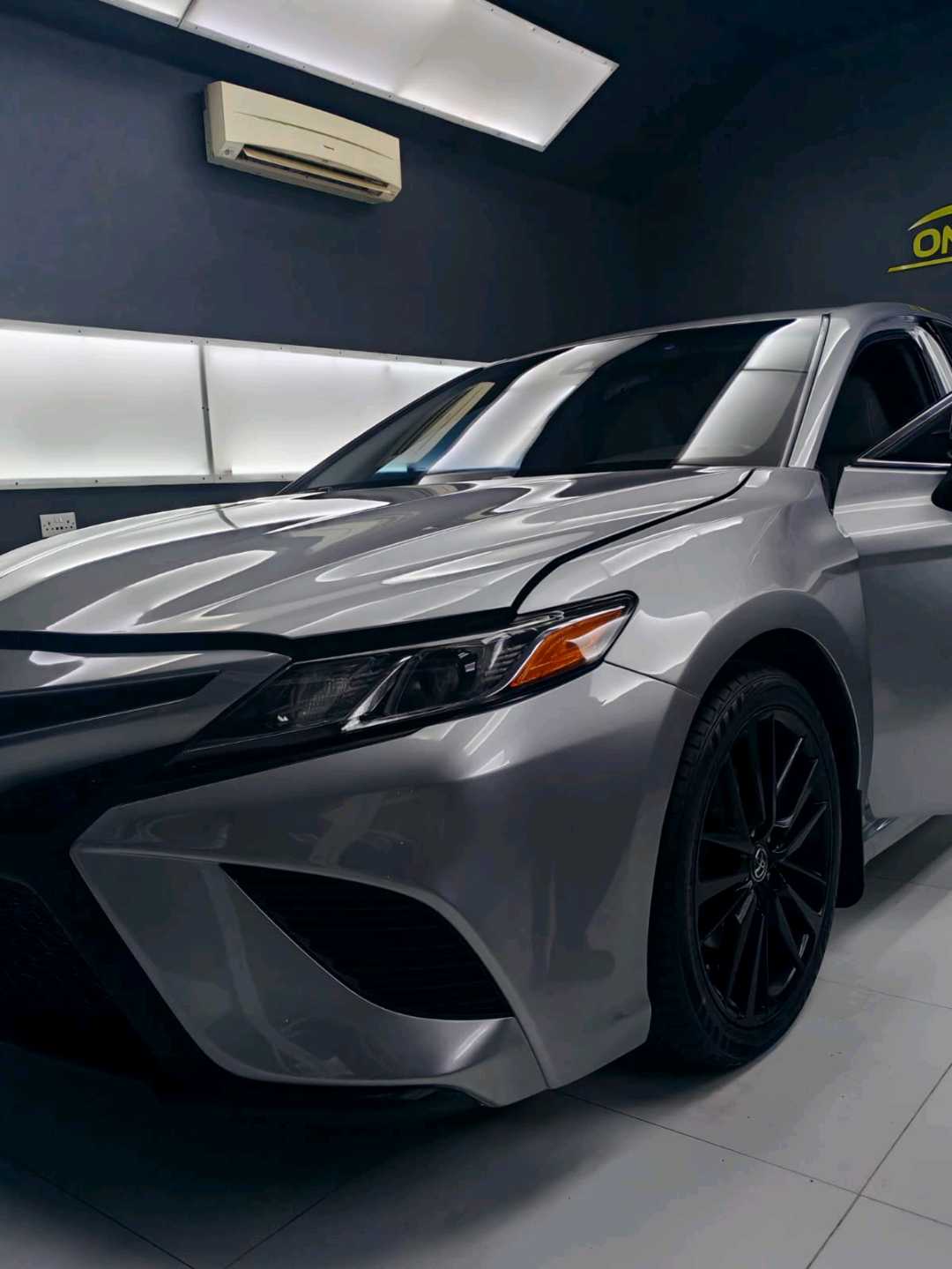 Car Image 2018 TOYOTA CAMRY SE